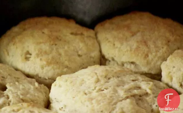 Biscuiți cu piper negru și salvie