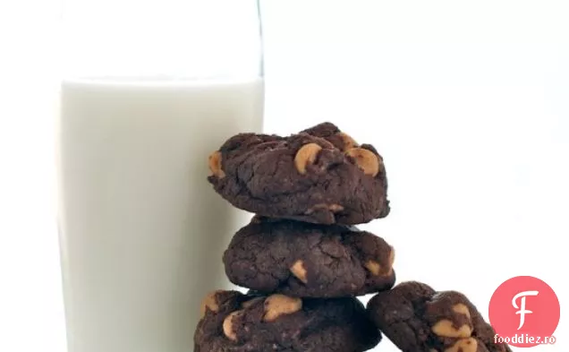 Cookie-Uri De Ciocolată Cu Rețetă De Chipsuri De Unt De Arahide
