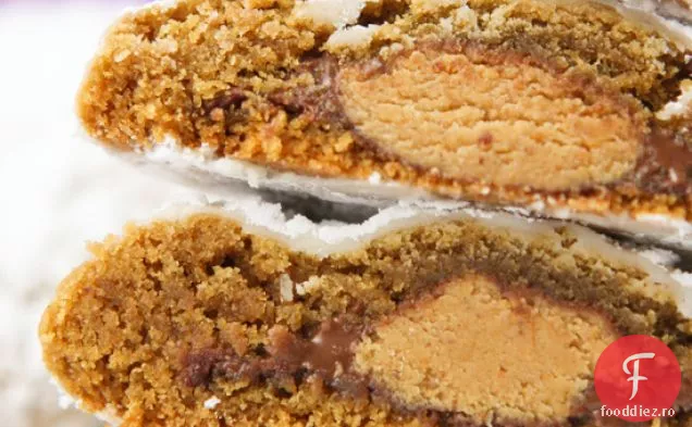 Cookie-uri de ghimbir umplute cu unt de arahide