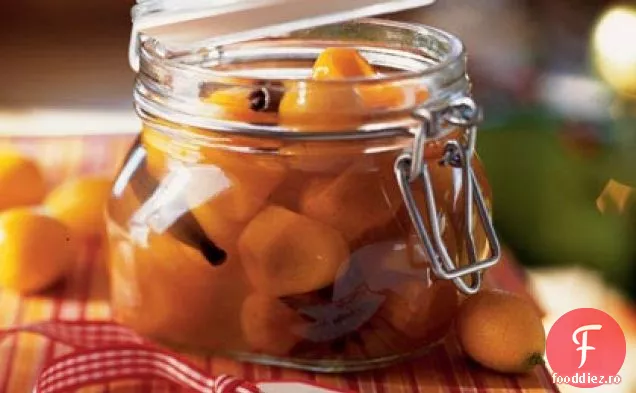 Kumquats în sirop condimentat cu cuișoare, scorțișoară și anason stelat