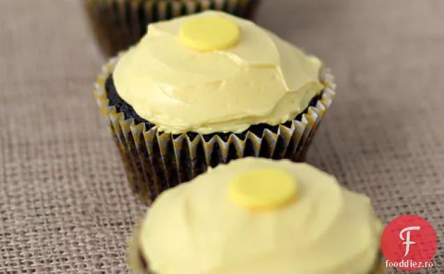 Cupcakes Cu Miere De Ciocolată Cu Arahide Prăjite Și Vanilie De Miere