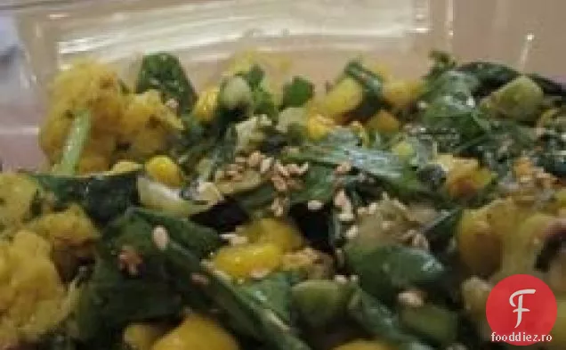 Salată de susan cu miere de conopidă și Rucola