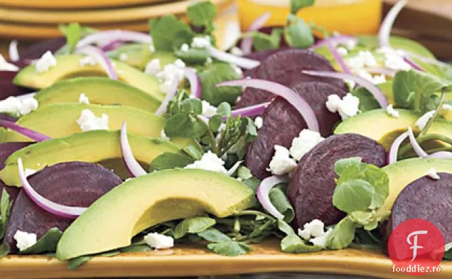 Sfeclă, brânză de capră și salată de Avocado