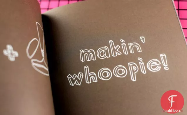 Whoopie Clasică De Ciocolată Cu Umplutură Sărată De Unt De Arahide