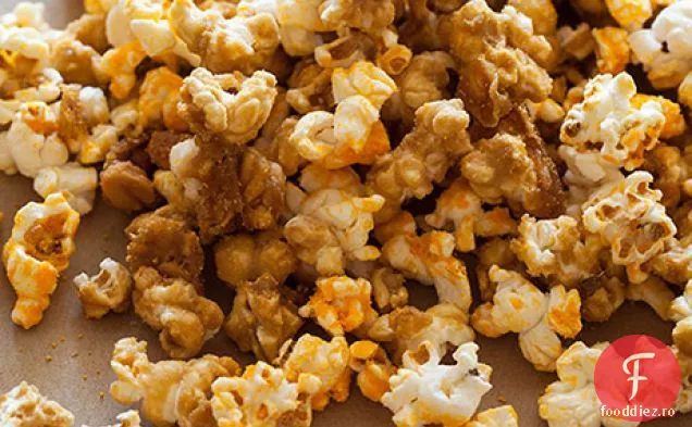 Cheddar Și Caramel Popcorn Mix