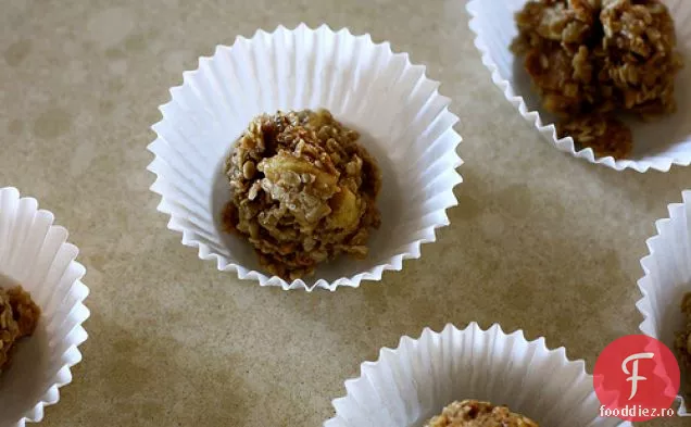 Fără coacere unt de arahide Banana granola Bites