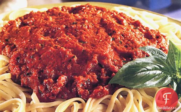 Linguine cu sos de ardei roșu