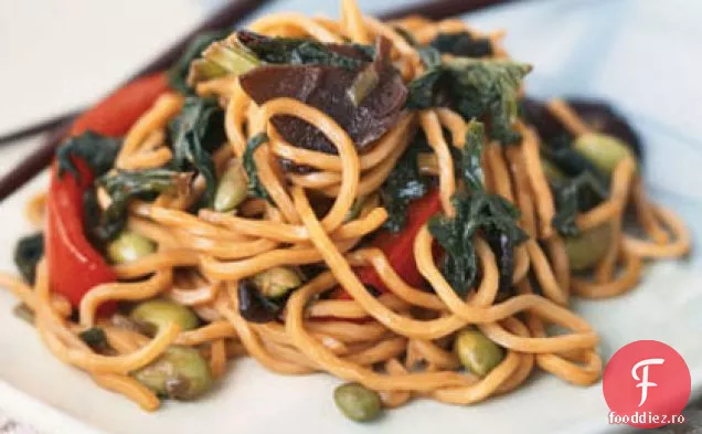 Legume Lo Mein cu Edamame și verdeață de muștar