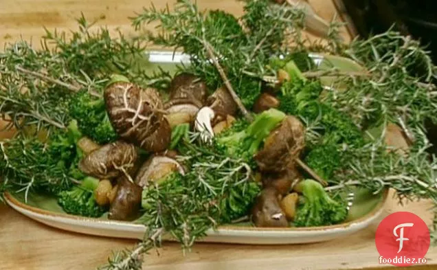 Frigarui de rozmarin din ciuperci Shiitake, Broccoli și cuișoare de usturoi