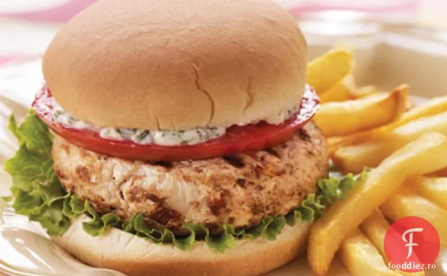 Burgeri de curcan uscați la soare cu busuioc și un