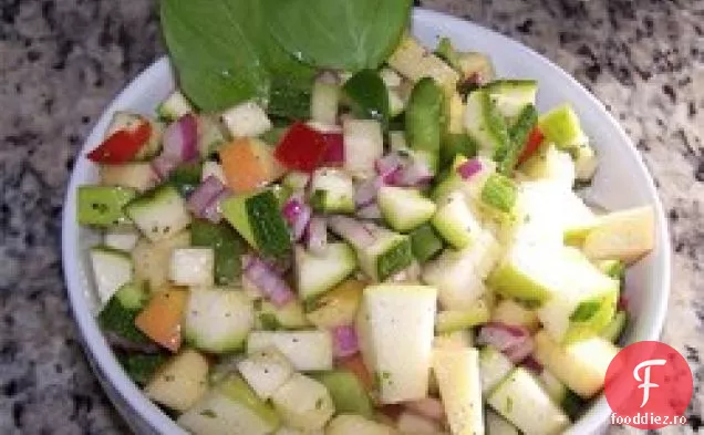 Salată de mere și dovlecei