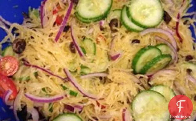 Salată răcoritoare de spaghete și salată de castraveți