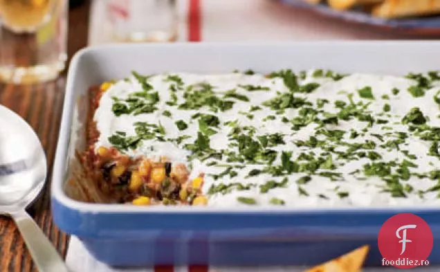 Baie de fasole de petrecere cu chipsuri de Tortilla coapte