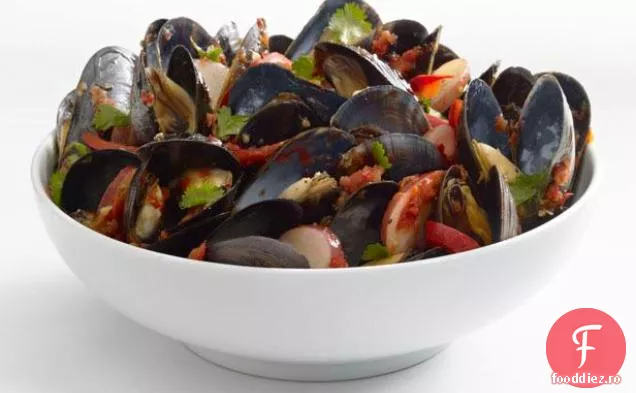 Mussels cu cartofi și piper roșu