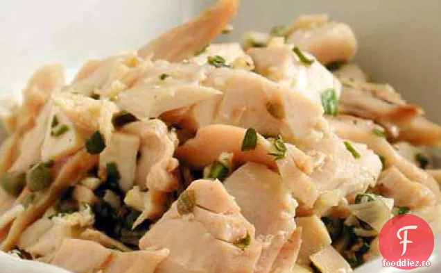 Salată de pui de vară cu ierburi de grădină