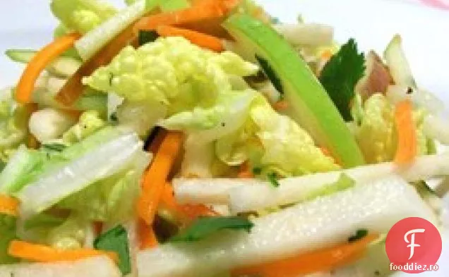 Jicama, morcov și salată verde de mere