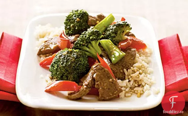 Carne de vită prăjită cu Broccoli și ardei grași