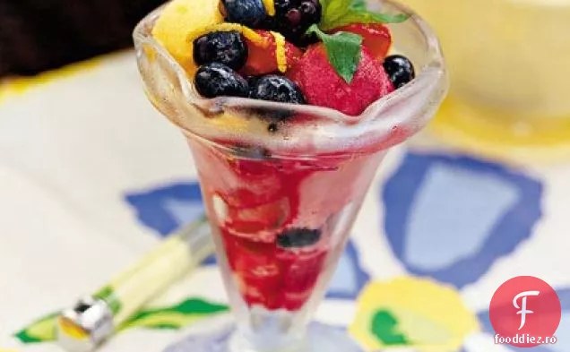 Foarte Fructe De Padure Sundaes