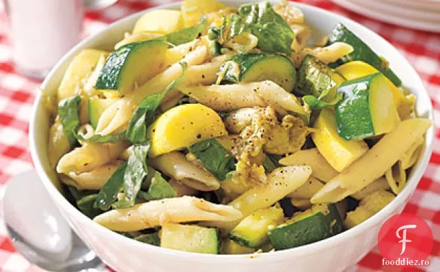 Salată de paste cu vinete, dovlecei și dovlecei