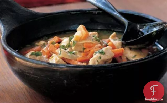 Tocană de pui peruviană cu cartofi dulci și alune