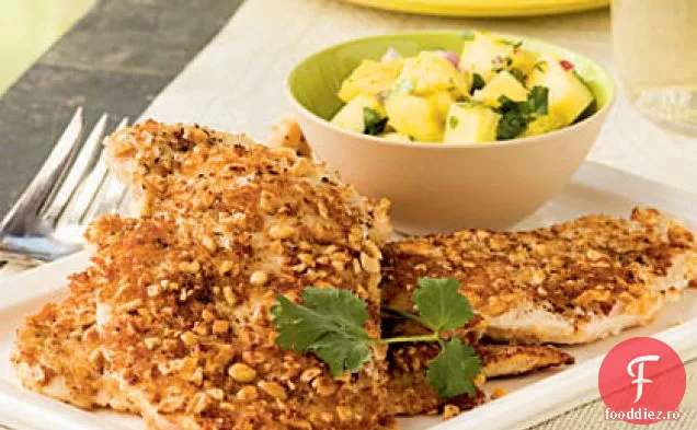Pui cu crustă de arahide cu Salsa de ananas