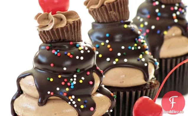 Cupcake cu unt de arahide și ciocolată