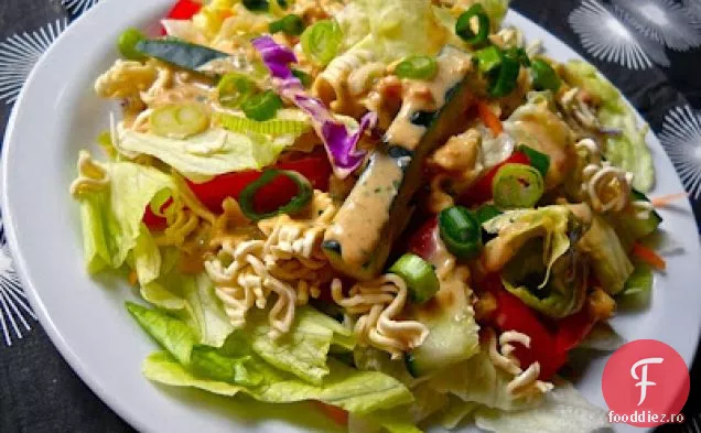 Salată Asiatică Cu Sos De Arahide