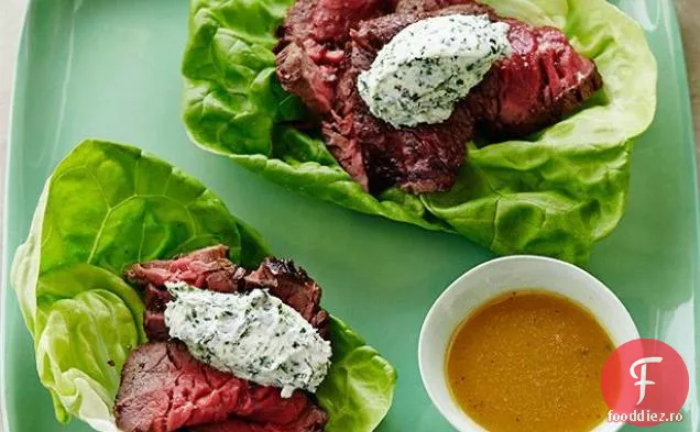 Filet Mignon cu miere-vinetă Dijon, brânză de capră cu ierburi Fine de lavandă și salată de unt
