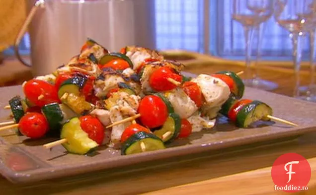 Halibut Kabobs cu dovlecei și roșii de struguri