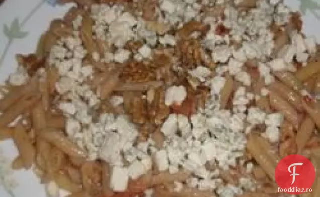 Paste cu brânză albastră și nuci