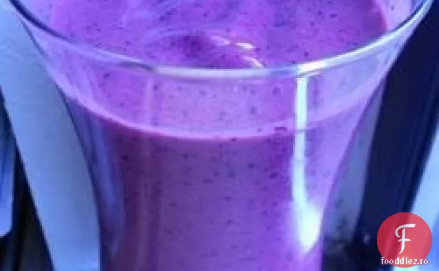 Mindy ' s Berry Smoothie frumos