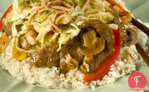 Legume proaspete se amestecă-prăji cu carne de vită portocaliu piperat