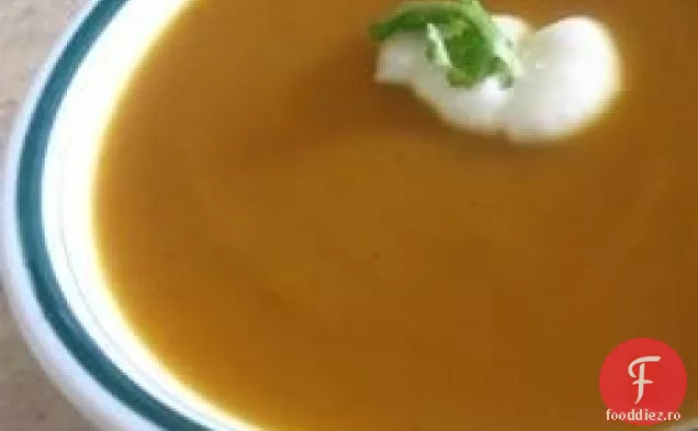 Supă de cartofi dulci și morcovi cu Cardamom