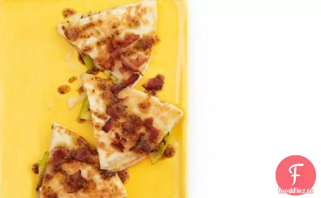 Apple și Brie Quesadillas
