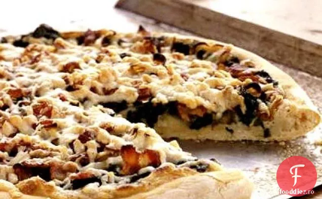 Spanac, ceapă caramelizată și pizza cu slănină