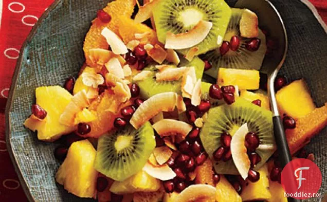 Salată de ananas și portocale cu nucă de cocos prăjită