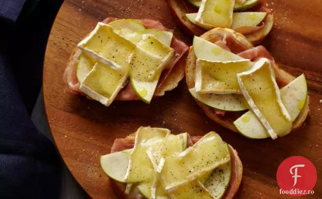 Prosciutto la cuptor și Brie cu unt de mere