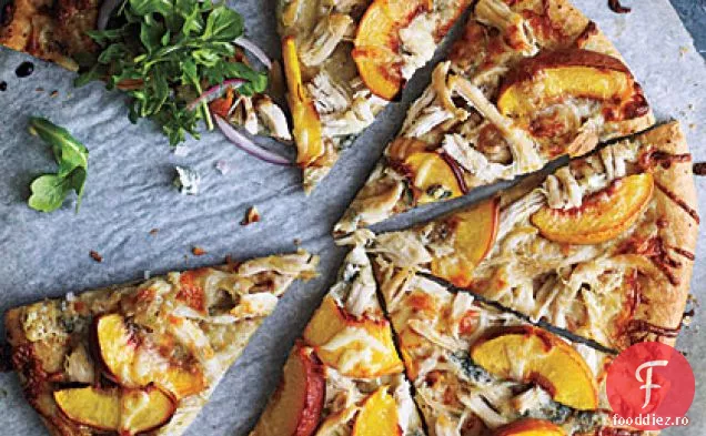 Pizza de pui cu piersici și Gorgonzola