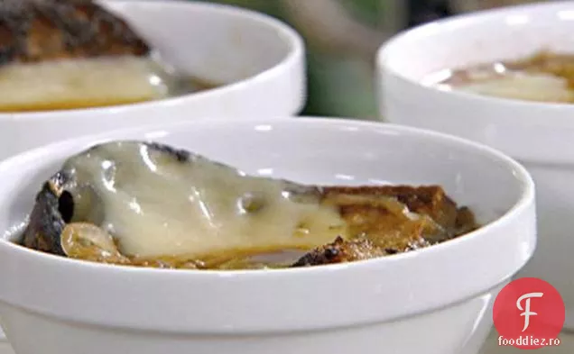 Guinness și supă de ceapă cu Crouton irlandez Cheddar