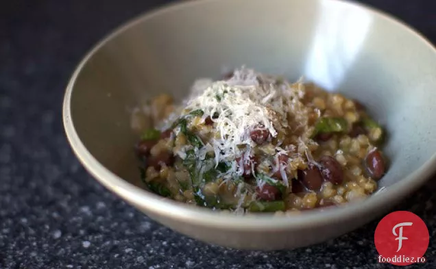 Risotto De Orz Cu Fasole Și Verdeață
