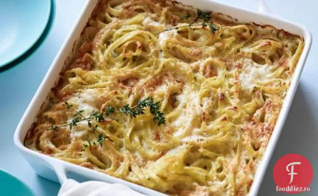 Fettuccine cremoasă la cuptor cu Asiago și cimbru