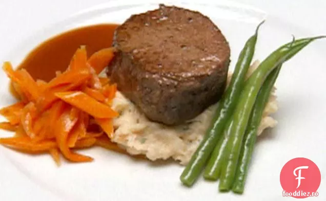 Filet Mignon peste homar Boursin piure de cartofi cu o reducere Merlot