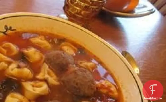 Supă italiană de Tortellini cu chifteluțe și brânză