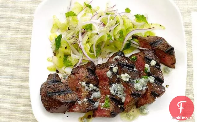 Steak cu unt de brânză albastră și salată de țelină