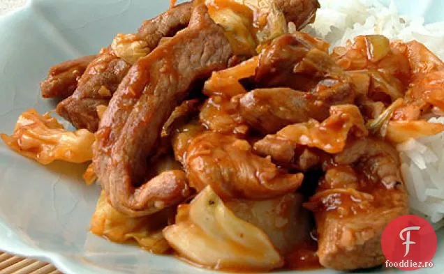 Carne de porc fierbinte și acru cu varză