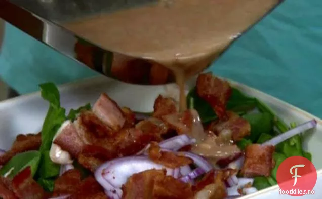 Salată de spanac cu pansament cald cu slănină