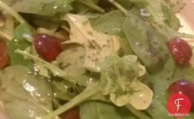 Salată de rucola și Romaine cu struguri roșii