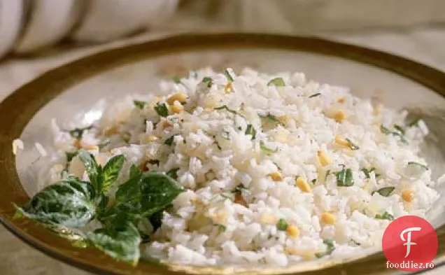 Pilaf de nuci de pin și orez