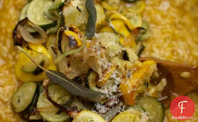 Risotto De Dovlecei De Vară Cu Salvie Prăjită Crocantă Și Parmezan