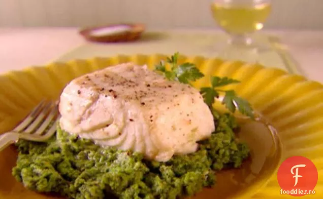 Halibut fiert în ulei de măsline cu Pesto de Broccoli rabe
